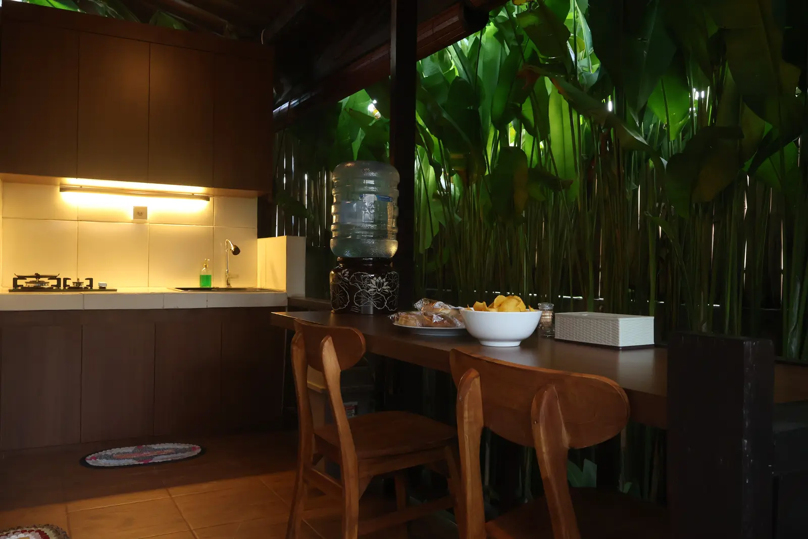 Kitchenette and dining counter